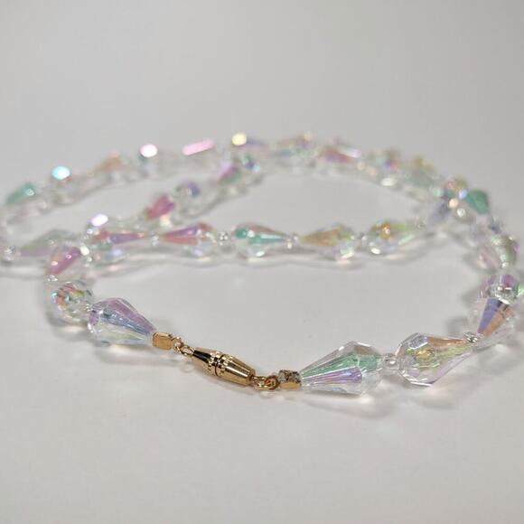 Vintage Plastic Aurora Borealis Teardrop Faceted 24" Necklace With Screw Clasp - Picture 8 of 9